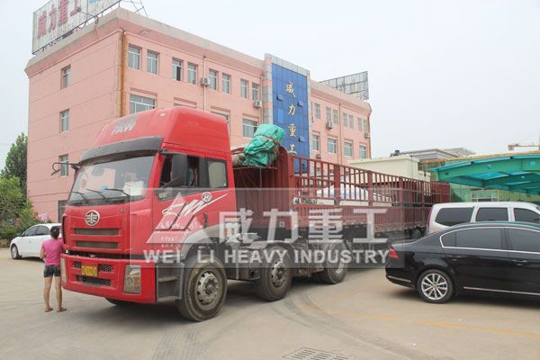 液壓機(jī)廠家裝車發(fā)貨圖