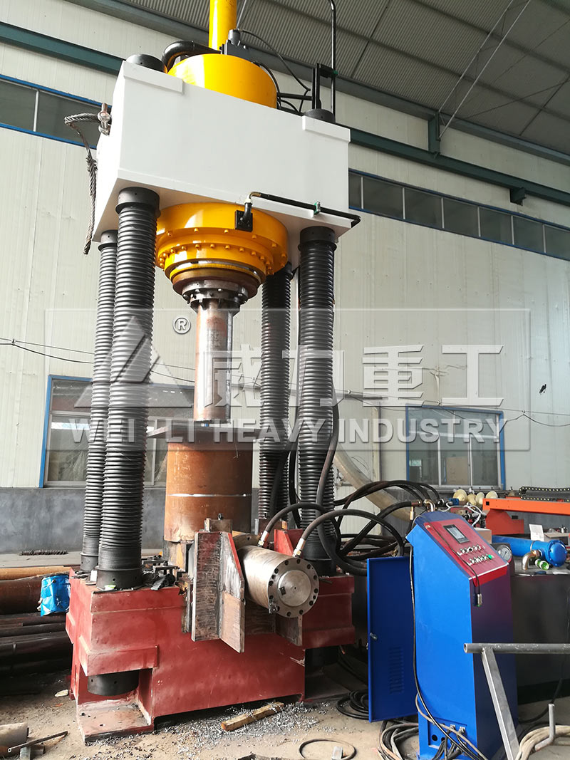 1600噸金屬壓塊機(jī)試機(jī)現(xiàn)場圖